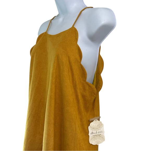 NWT Altar'd State Gold Relaxed Sleeveless Camisole - Picture 2 of 5